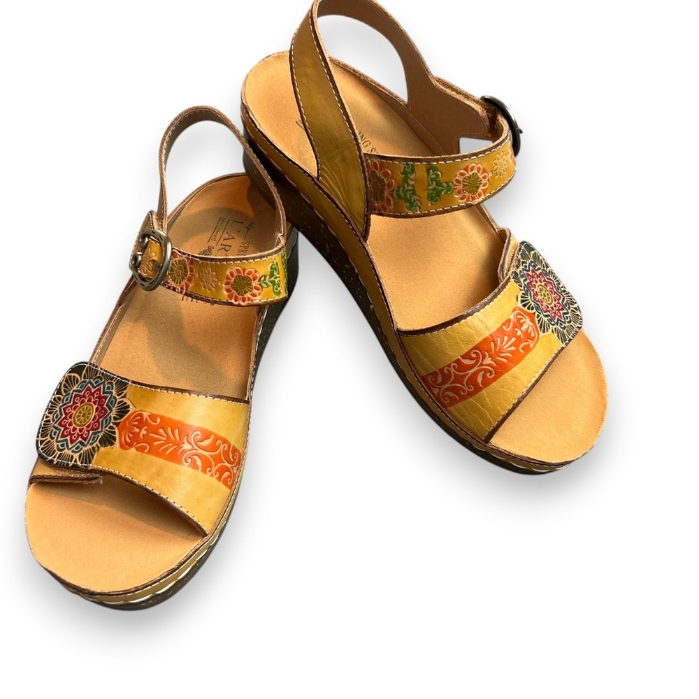 L'Artiste Spring Step Roshni Sandal 37 6.5 Leather Floral Wedge Yellow Like New